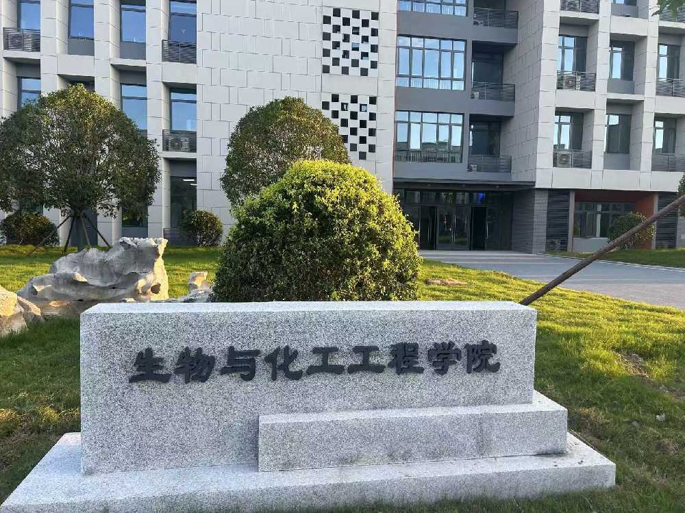 纳雍县扬州职业大学体育场高杆灯项目